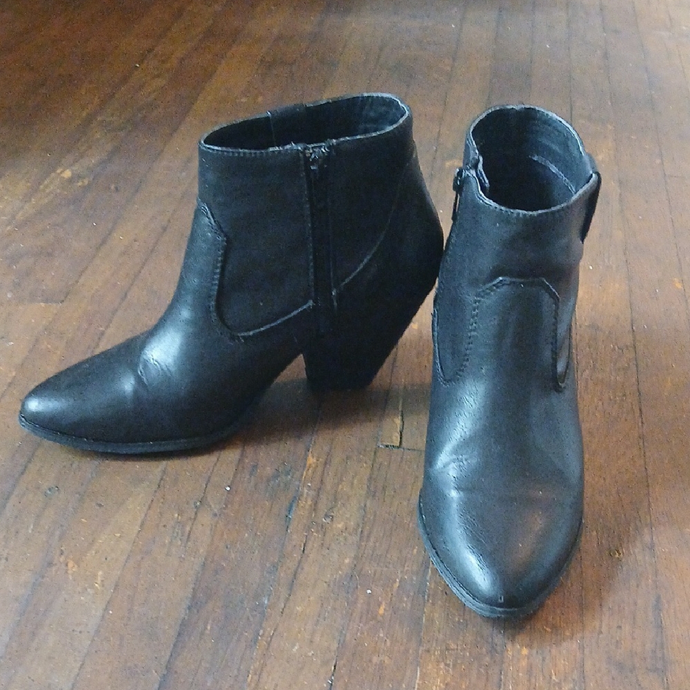 Forever 21 Black Ankle Booties with Western Design - Picture 4 of 6